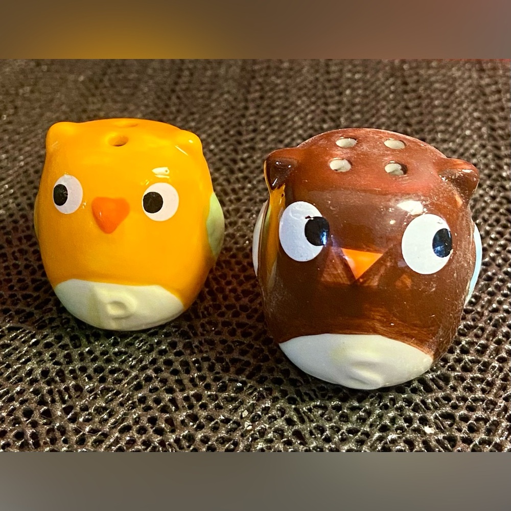1” Charming Yellow and Brown Owl Shakers Salt And Pepper “Owl Love You”
